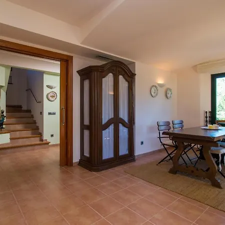 Holiday home Sleeps 8 Pool *