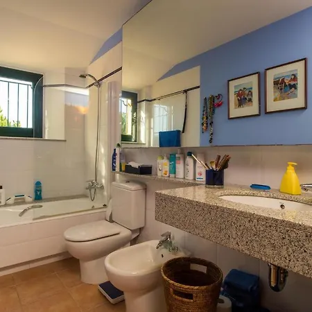 Sleeps 8 Pool Holiday home