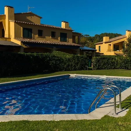 Sleeps 8 Pool
